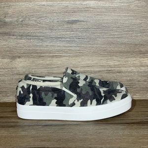 Steve Madden Gills-C Green Camo Slip-on Sneaker